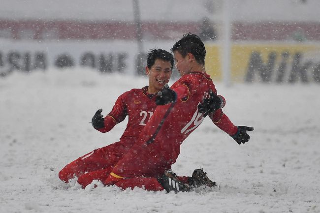 欧联-勒沃库森2-0赫根5战全胜锁头名 药厂各赛事豪取14连胜北京时间12月1日凌晨4时，欧联杯H组第5轮，勒沃库森客场对阵赫根。